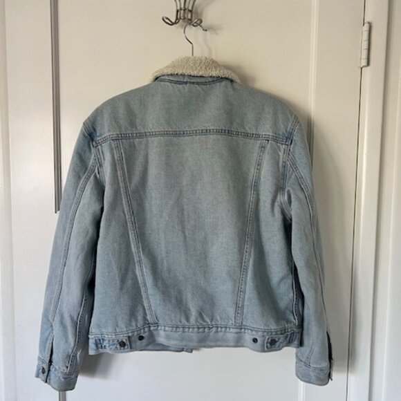Levi's Sherpa Lined Denim Jacket, Light Wash - Picture 3 of 3